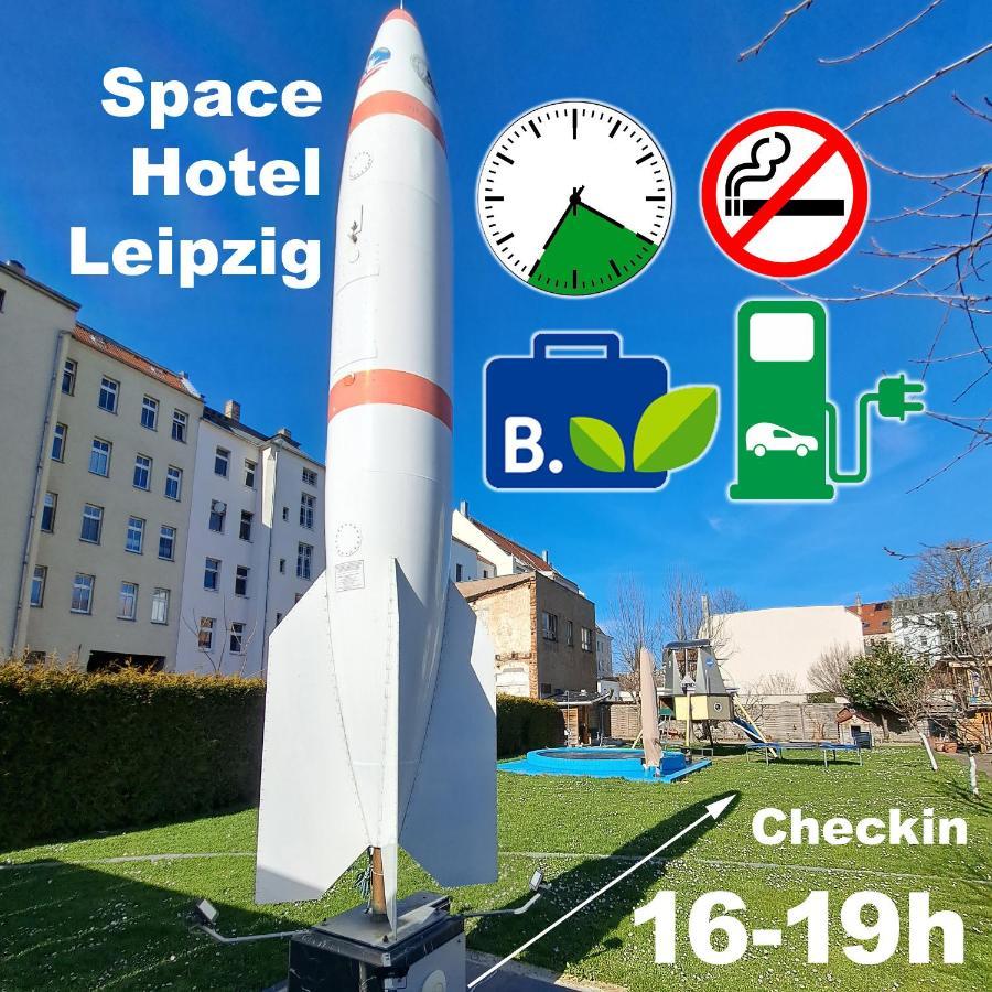 Space Hotel Im Campus Der Jvp Schule Leipzig Exterior foto