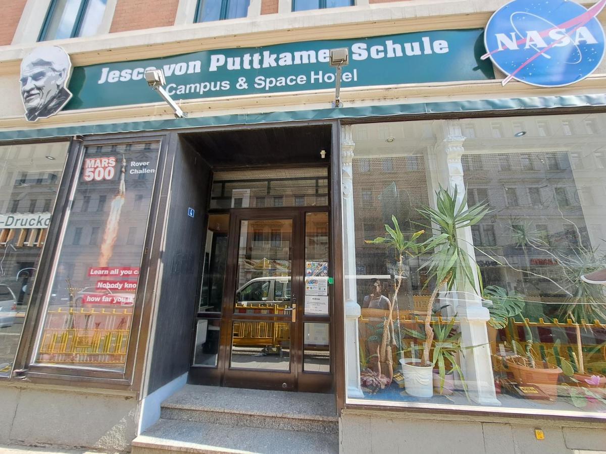 Space Hotel Im Campus Der Jvp Schule Leipzig Exterior foto