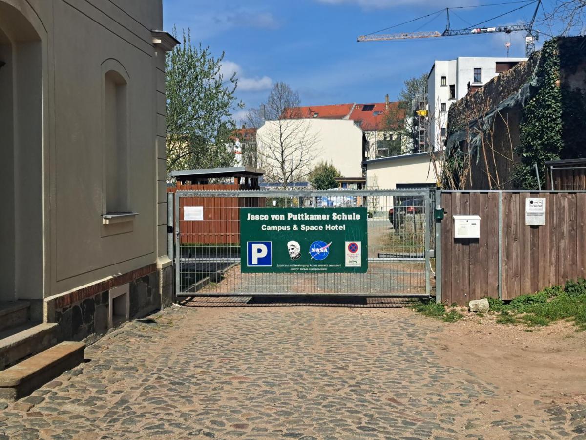 Space Hotel Im Campus Der Jvp Schule Leipzig Exterior foto